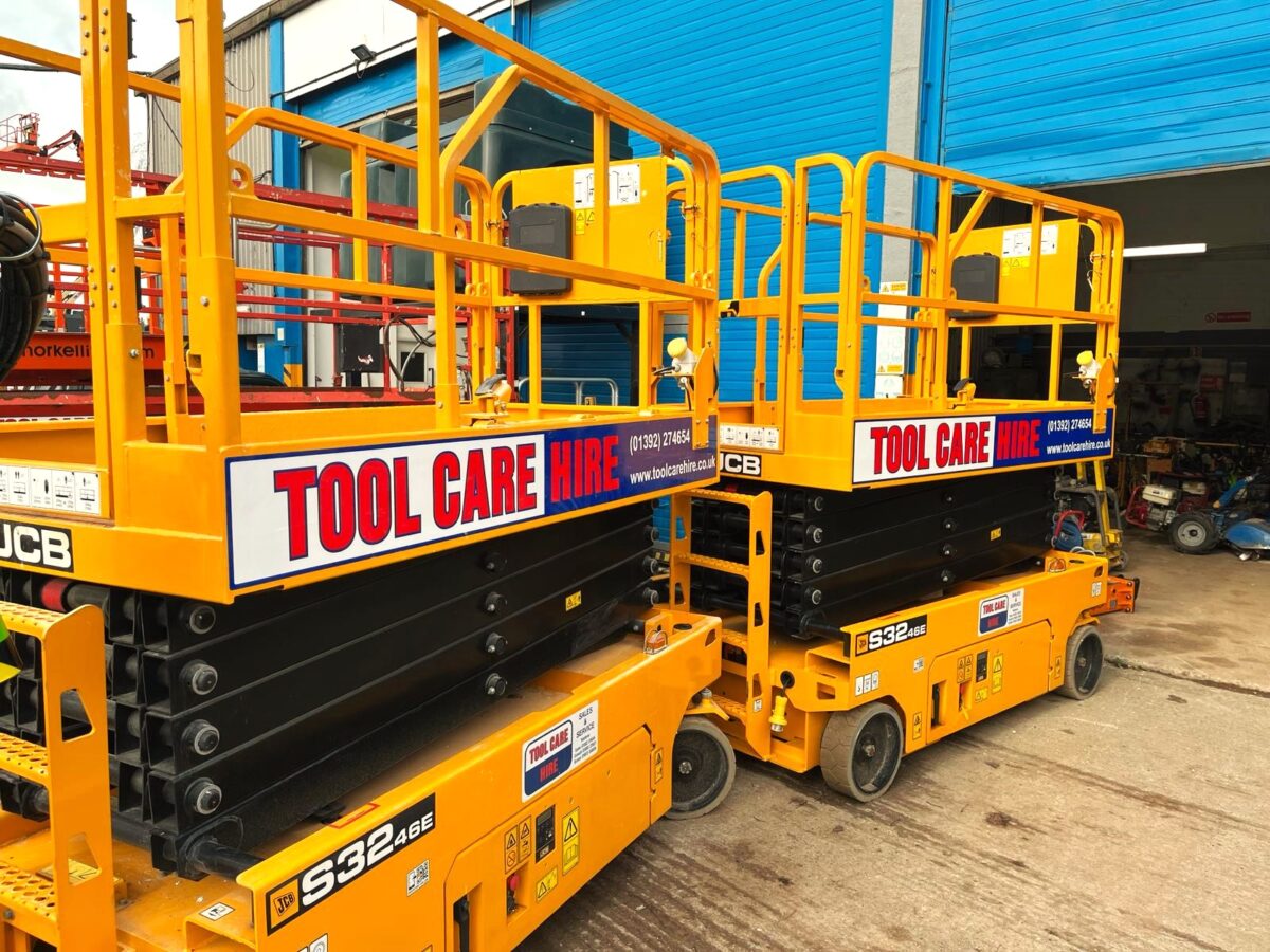 Scissor Lift (2)