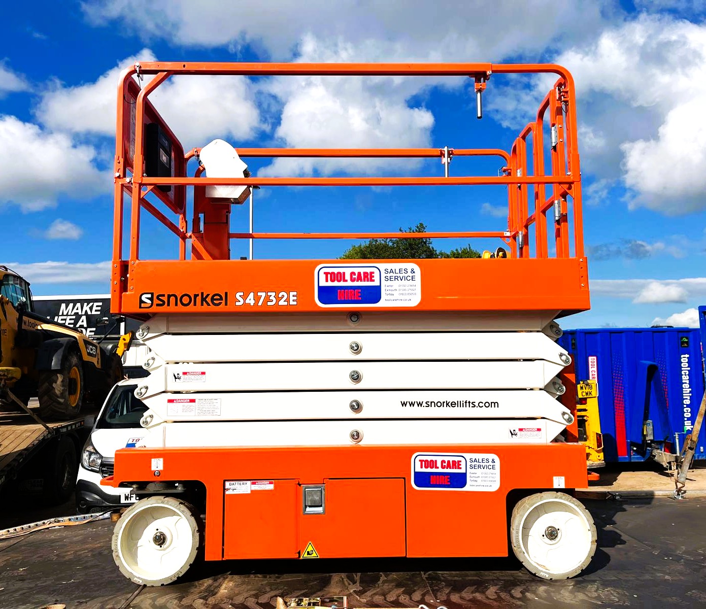 Scissor Lift S4732E Snorkel Scissor Lift